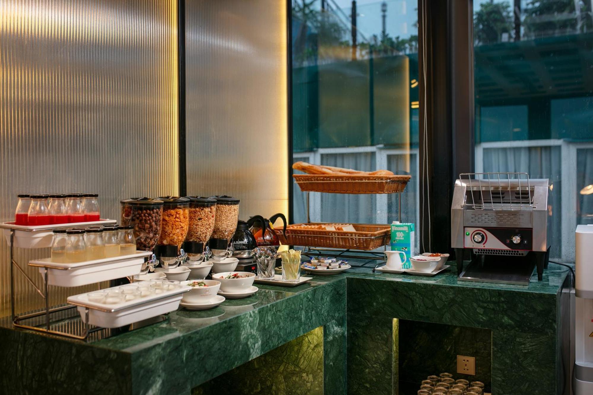 Le Premier Hotel & Rooftop Bar Ανόι Εξωτερικό φωτογραφία